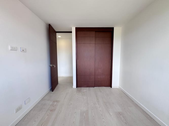 Apartamento de 3 alcobas en arriendo en Loma Del Esmeraldal, Envigado, 86 m² · foto 9 de 17