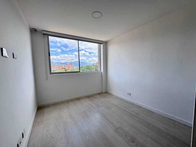 Apartamento de 3 alcobas en arriendo en Loma Del Esmeraldal, Envigado, 86 m² · foto 10 de 17