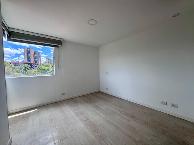 Apartamento de 3 alcobas en arriendo en Loma Del Esmeraldal, Envigado, 86 m² · foto 12 de 17