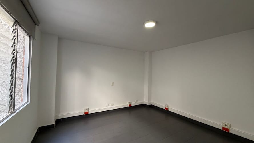 Oficina en arriendo en Laureles, Medellín, 43 m² · foto 6 de 11
