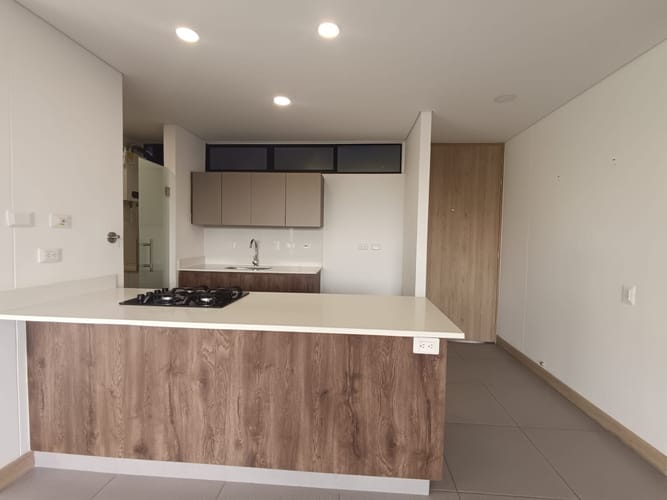 Apartamento de 2 alcobas en arriendo en El Poblado, Medellín, 98 m² · foto 2 de 16