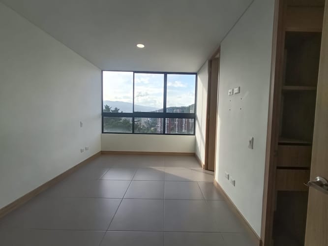 Apartamento de 2 alcobas en arriendo en El Poblado, Medellín, 98 m² · foto 8 de 16