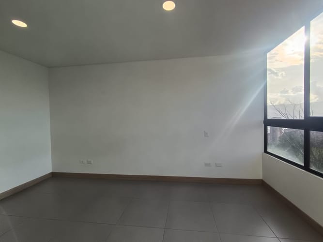 Apartamento de 2 alcobas en arriendo en El Poblado, Medellín, 98 m² · foto 11 de 16