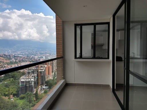 Apartamento de 3 alcobas en arriendo en Loma Del Escobero, Envigado, 103 m² · foto 2 de 17