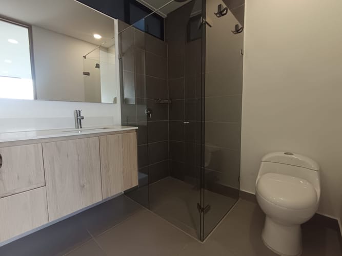 Apartamento de 2 alcobas en arriendo en El Poblado, Medellín, 98 m² · foto 13 de 16