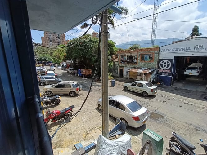 Bodega en arriendo en Naranjal, Medellín, 80 m² · foto 2 de 11