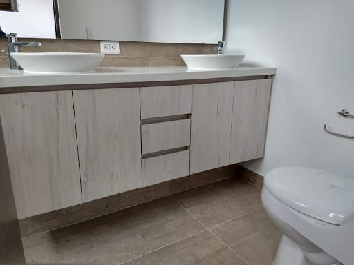 Apartamento de 3 alcobas en arriendo en Loma Del Escobero, Envigado, 103 m² · foto 5 de 17