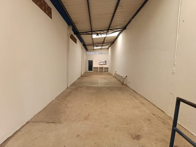 Bodega en arriendo en Naranjal, Medellín, 80 m² · foto 3 de 11
