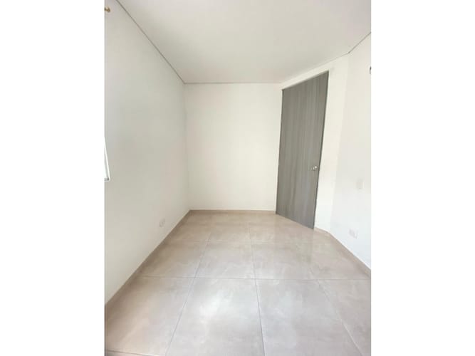 Apartamento de 2 alcobas en venta en Candelaria, 52 m² · foto 4 de 13