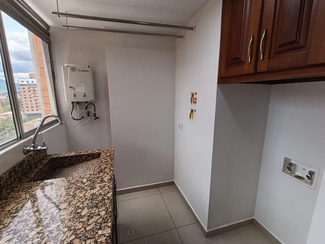 Apartamento de 3 alcobas en arriendo en Laureles, Medellín, 94 m² · foto 4 de 20