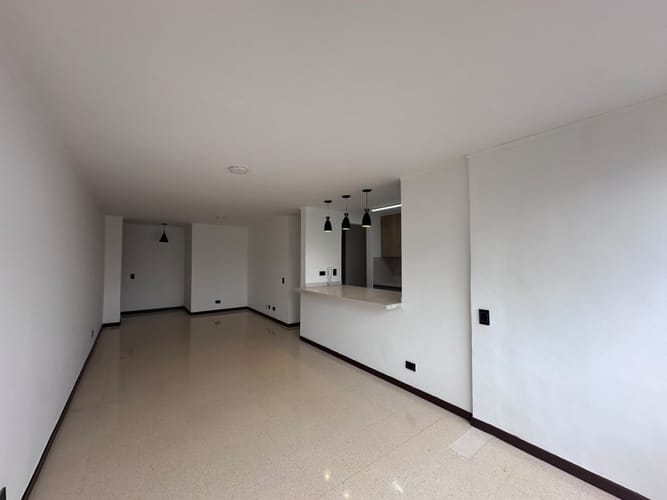 Apartamento de 3 alcobas en arriendo en El Poblado, Medellín, 86 m² · foto 2 de 16