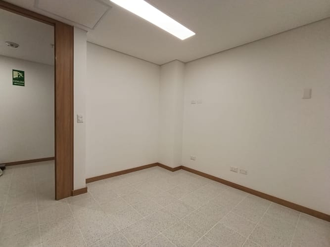 Consultorio en arriendo en La Milagrosa, Medellín, 40 m² · foto 10 de 20