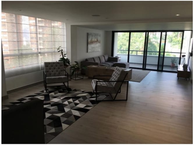 Apartamento de 3 alcobas en venta en Los Balsos, Medellín, 250 m² · foto 2 de 15