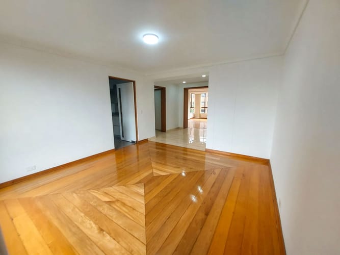 Apartamento de 3 alcobas en arriendo en El Poblado, Medellín, 220 m² · foto 2 de 20