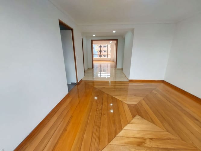 Apartamento de 3 alcobas en arriendo en El Poblado, Medellín, 220 m² · foto 8 de 20
