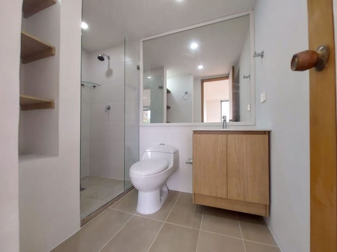 Apartamento de 3 alcobas en arriendo en El Poblado, Medellín, 220 m² · foto 10 de 20