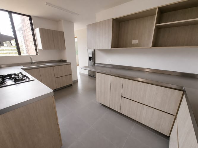 Apartamento de 3 alcobas en arriendo en El Poblado, Medellín, 220 m² · foto 17 de 20
