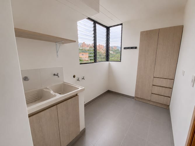 Apartamento de 3 alcobas en arriendo en El Poblado, Medellín, 220 m² · foto 18 de 20