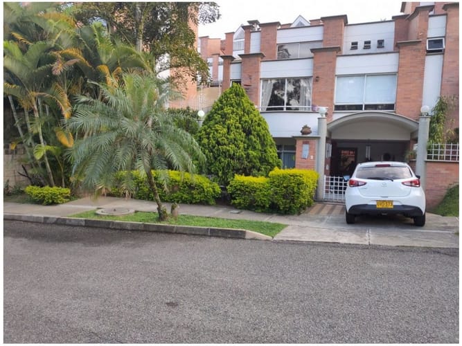 Casa de 4 alcobas en venta en Loma Del Esmeraldal, Envigado, 187 m² · foto 2 de 24