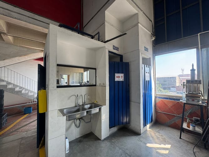 Bodega en arriendo en Cristo Rey, Medellín, 350 m² · foto 13 de 16