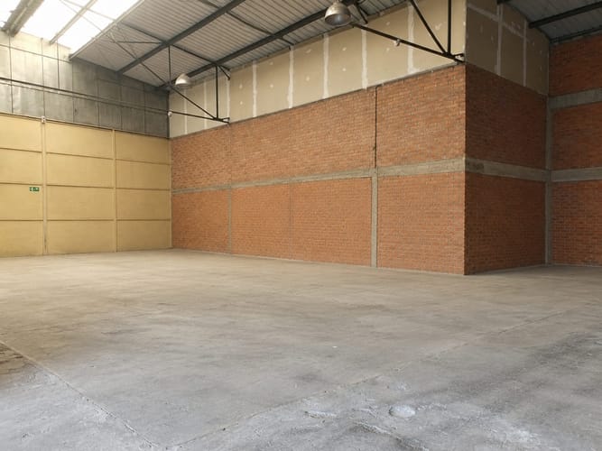 Bodega en arriendo en Novaterra, Mosquera, 300 m² · foto 2 de 3