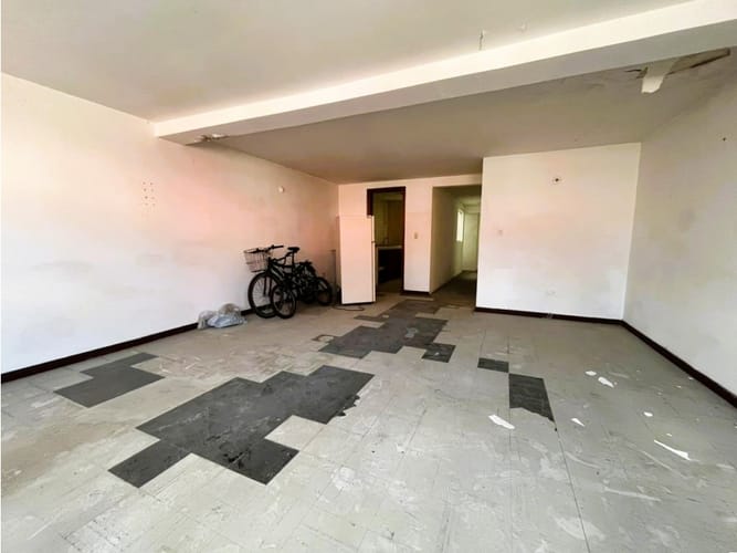 Casa de 6 alcobas en venta en La Favorita, Bogotá, 256 m² · foto 2 de 15