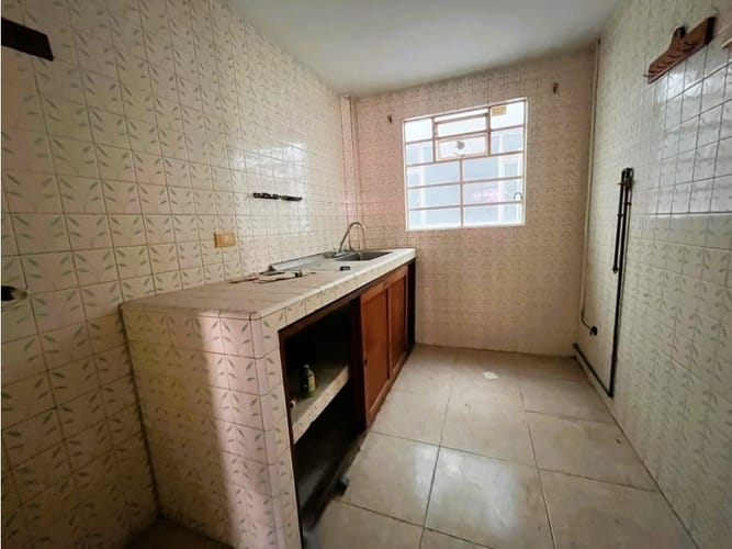 Casa de 6 alcobas en venta en La Favorita, Bogotá, 256 m² · foto 3 de 15
