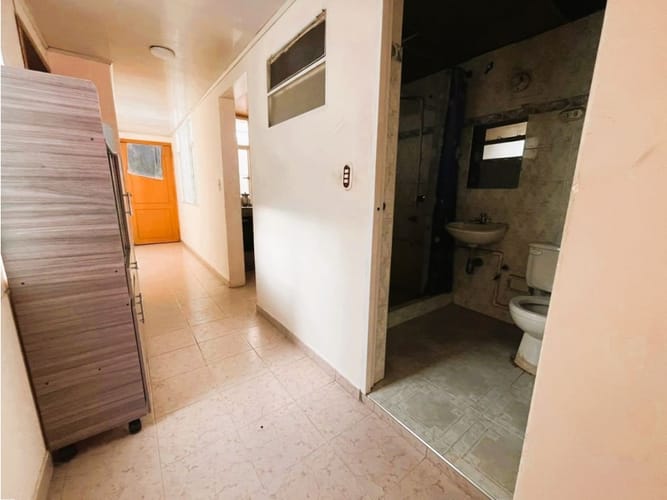 Casa de 6 alcobas en venta en La Favorita, Bogotá, 256 m² · foto 6 de 15