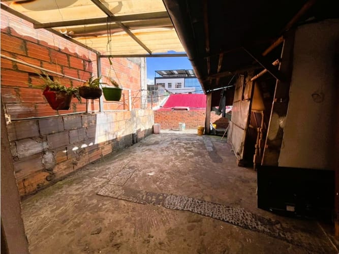 Casa de 6 alcobas en venta en La Favorita, Bogotá, 256 m² · foto 9 de 15