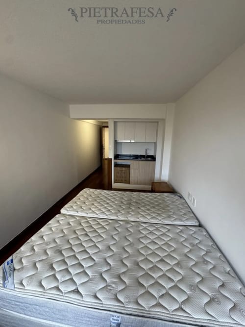 Apartamento en alquiler, monoambiente, 1 baño. Semi amueblado. Centro. · Foto 3