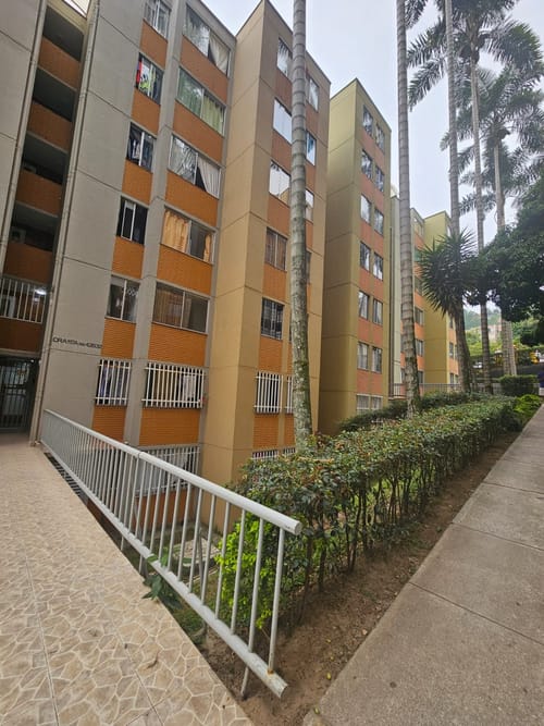 Apartamento de 3 alcobas en venta en El Salado, Medellín, 43 m² · foto 2 de 11