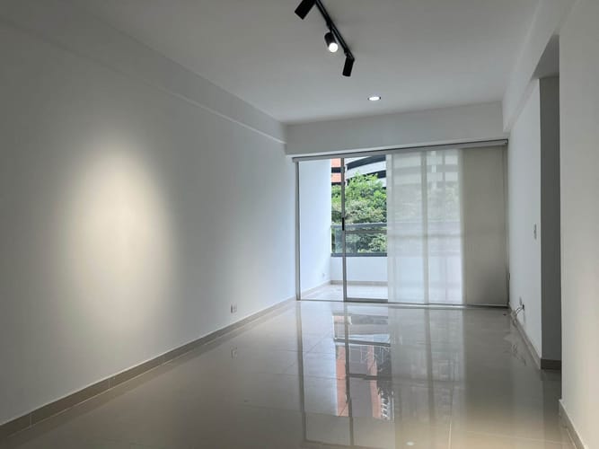Apartamento de 3 alcobas en arriendo en Quintas De Los Almendros, Envigado, 71 m² · foto 2 de 13