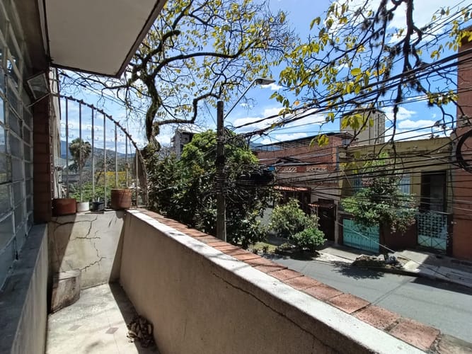 Casa de 4 alcobas en arriendo en Prado, Medellín, 110 m² · foto 2 de 20