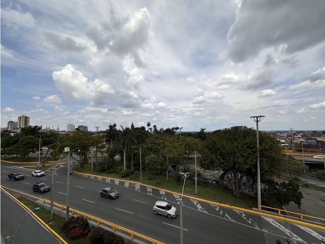 Edificio en venta en Los Libertadores, Cali, 1484 m² · foto 2 de 22