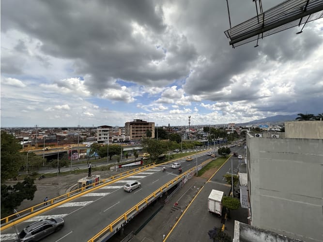 Edificio en venta en Los Libertadores, Cali, 1484 m² · foto 3 de 22