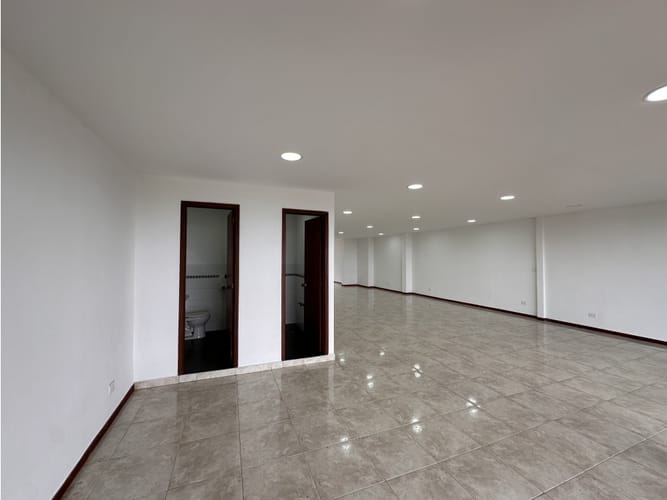 Edificio en venta en Los Libertadores, Cali, 1484 m² · foto 10 de 22