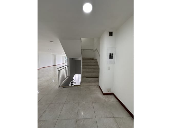 Edificio en venta en Los Libertadores, Cali, 1484 m² · foto 14 de 22
