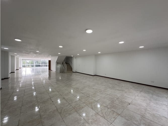 Edificio en venta en Los Libertadores, Cali, 1484 m² · foto 15 de 22