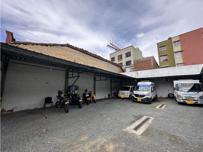Edificio en venta en Los Libertadores, Cali, 1484 m² · foto 21 de 22