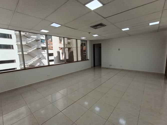 Oficina en arriendo en Las Lomas, Medellín, 37 m² · foto 6 de 9