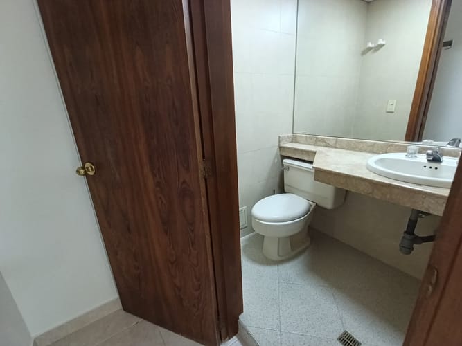 Oficina en arriendo en Las Lomas, Medellín, 37 m² · foto 8 de 9