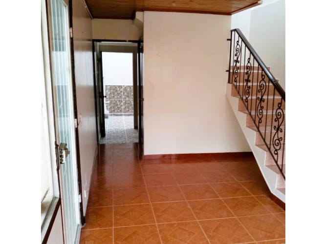 Casa de 7 alcobas en venta en Centro Comercial Centro Suba, Bogotá, 168 m² · foto 3 de 8