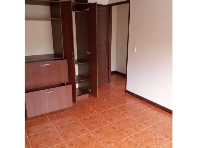 Casa de 7 alcobas en venta en Centro Comercial Centro Suba, Bogotá, 168 m² · foto 7 de 8