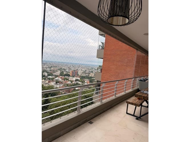 Apartamento de 3 alcobas en venta en Cristales, Cali, 200 m² · foto 2 de 24