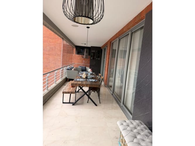 Apartamento de 3 alcobas en venta en Cristales, Cali, 200 m² · foto 3 de 24
