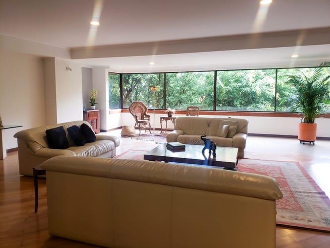 Apartamento de 3 alcobas en arriendo en El Poblado, Medellín, 255 m² · foto 2 de 20