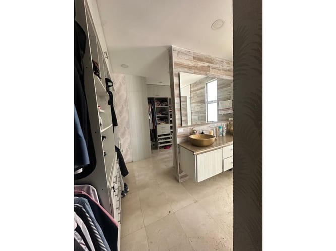 Apartamento de 3 alcobas en venta en Cristales, Cali, 200 m² · foto 15 de 24