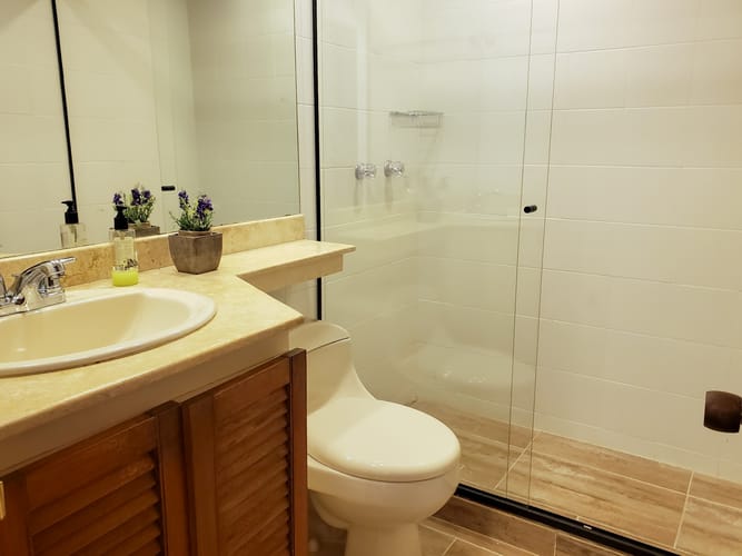 Apartamento de 3 alcobas en arriendo en El Poblado, Medellín, 255 m² · foto 17 de 20