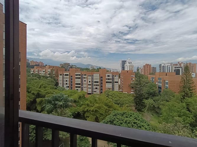 Apartamento de 3 alcobas en arriendo en El Poblado, Medellín, 121 m² · foto 2 de 19