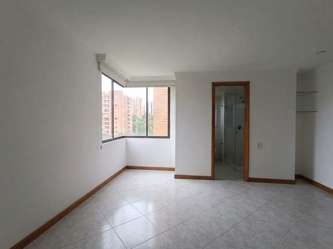 Apartamento de 3 alcobas en arriendo en El Poblado, Medellín, 121 m² · foto 6 de 19